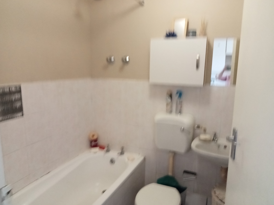 To Let 1 Bedroom Property for Rent in Bothasig Western Cape